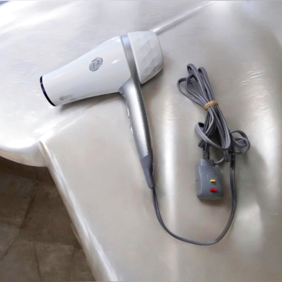 !!sold!!T3 Featherweight 2 professional Salon Hair Dryer Model 73820 - Picture 2 of 16